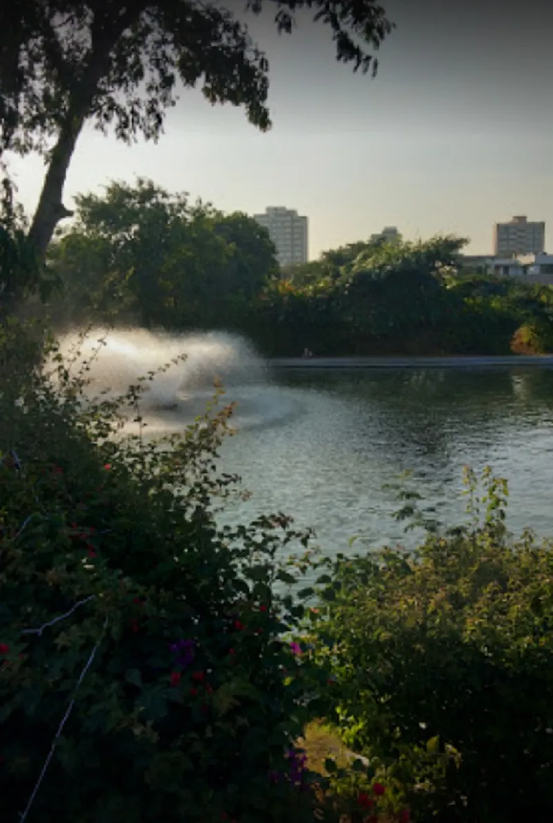 Karma Lakelands Photo5